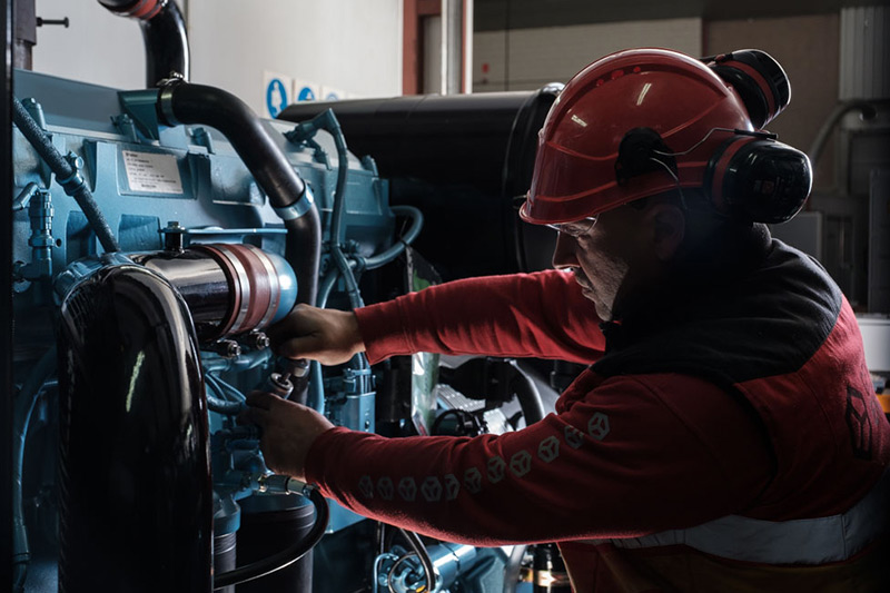 Soluciones Eléctricas genesal energy grupos electrogenos personalizados fase montaje